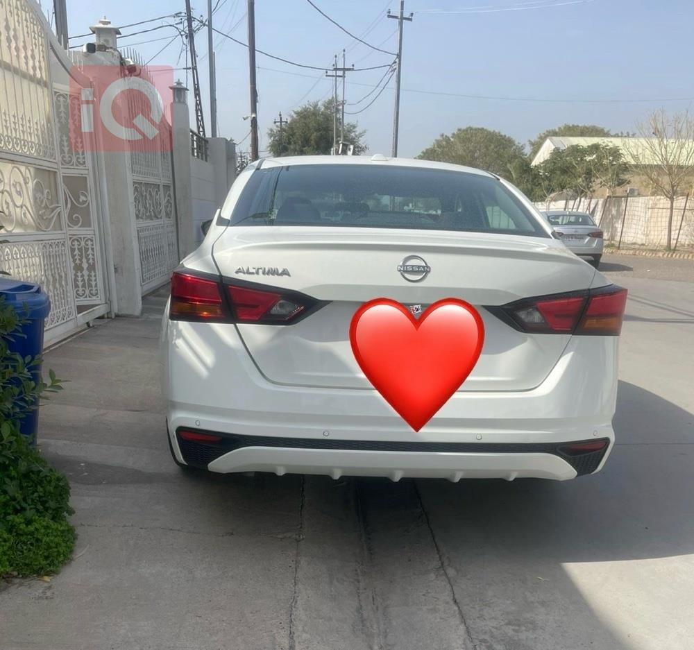 نيسان ألتيما